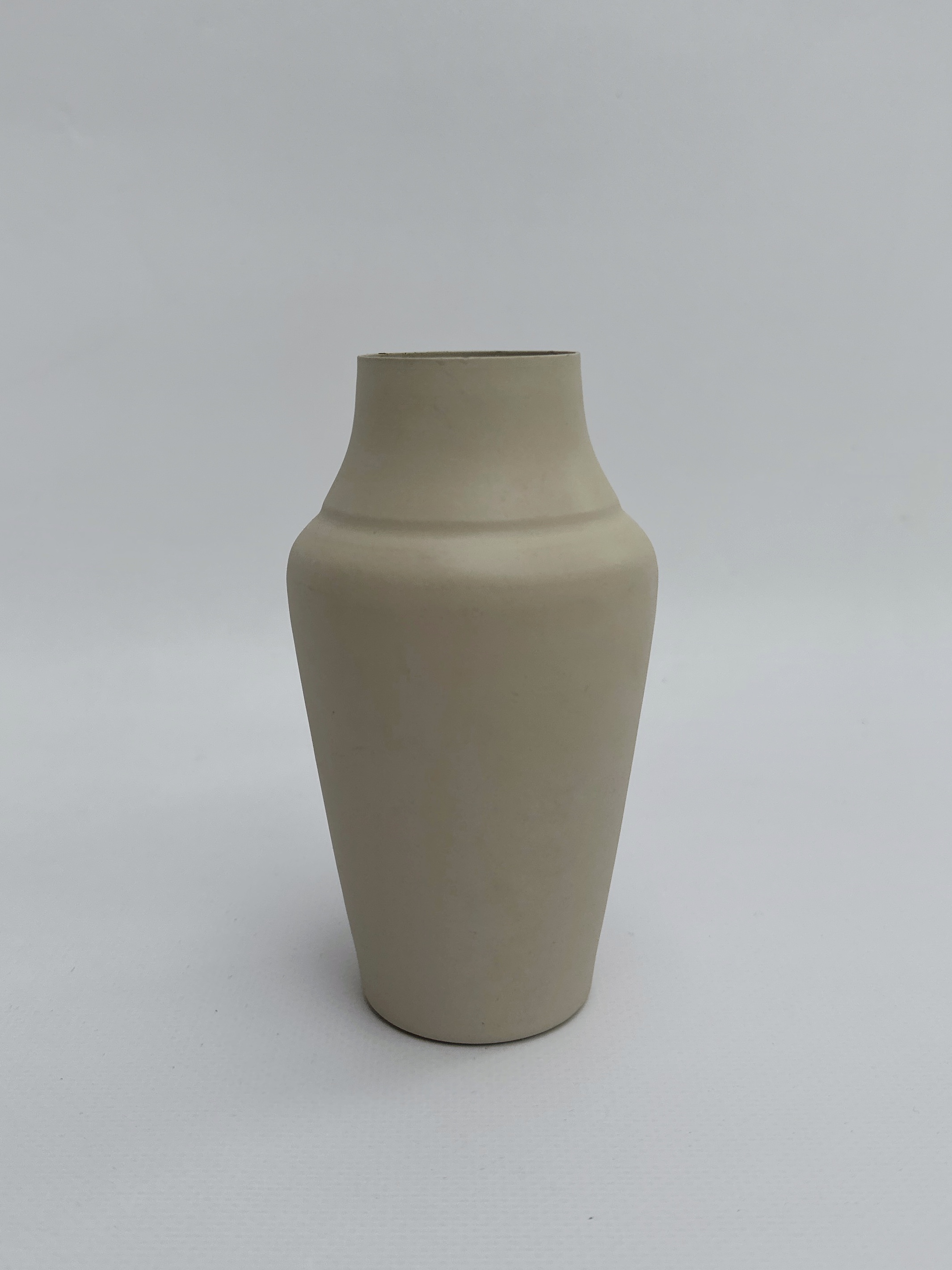 Кремовая металлическая ваза XS