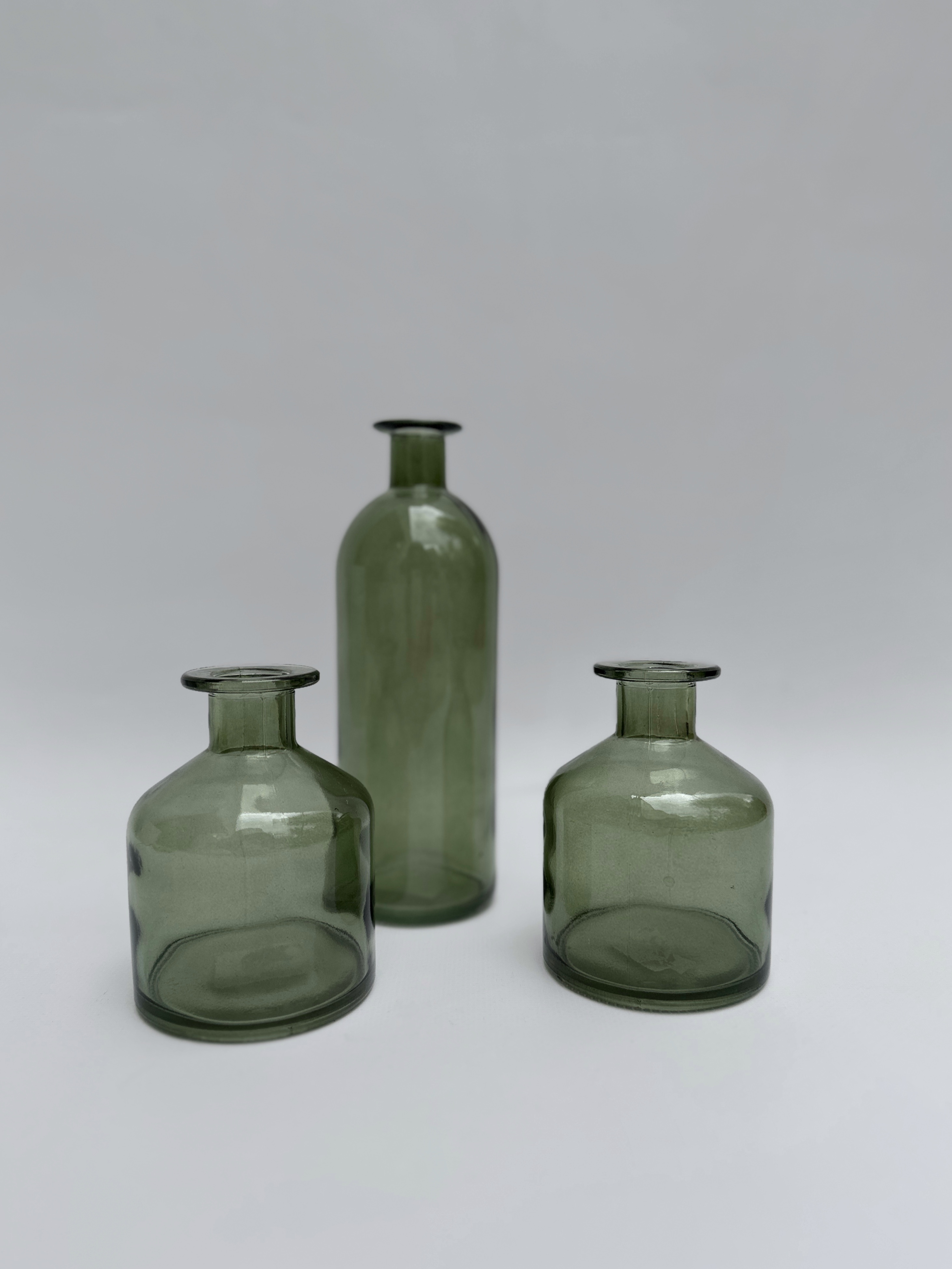 Стеклянная ваза-бутылка зеленая S